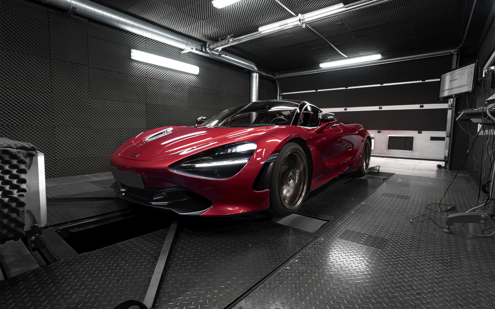 Un McLaren 720S en el banco de BCC