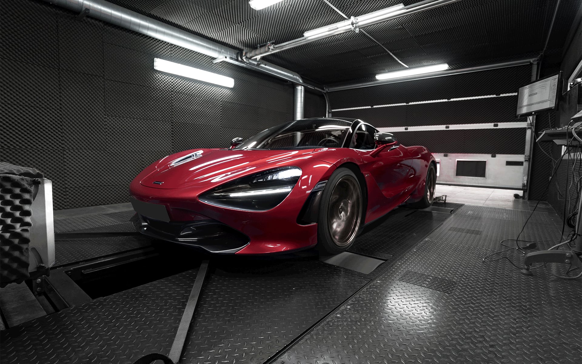 Un McLaren 720S en el banco de BCC
